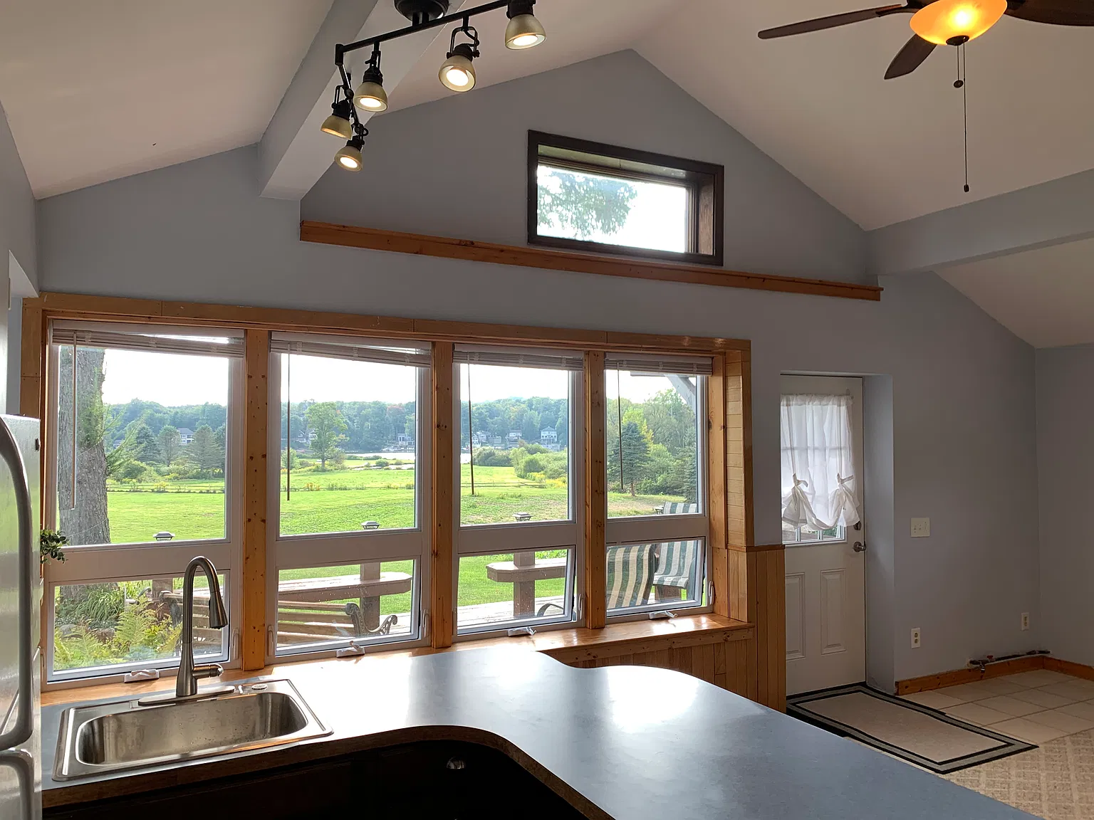 1 bed, 950 sqft, $895 — Photo 2