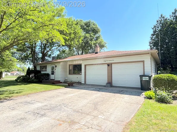 9175 Bernice Dr, Pinckney, MI 48169