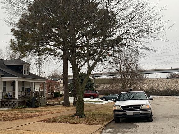 4th image of 7132 Mardel Ave