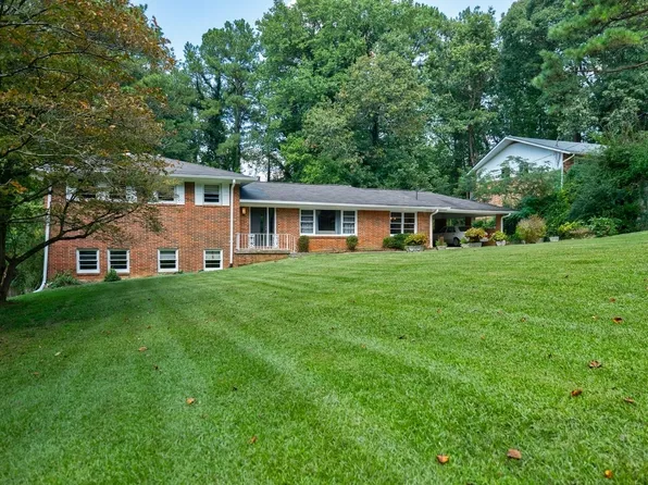 2811 Valley Heart Dr NW, Atlanta, GA 30318