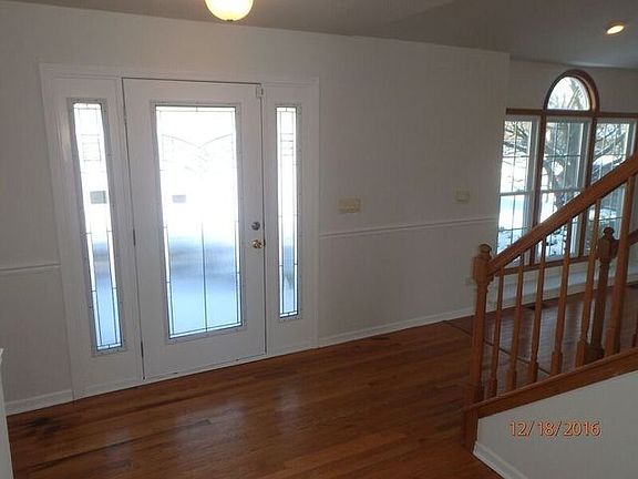 5th image of 681 Columbia Dr
