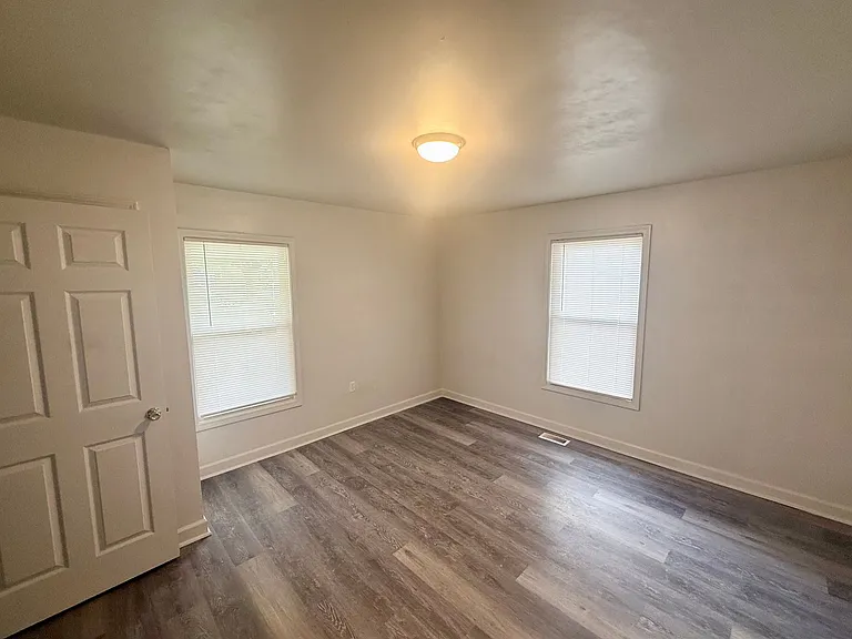 1104 Attica St — Photo 11