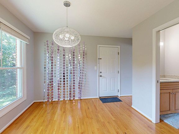 5th image of 431 S 7th St APT 2