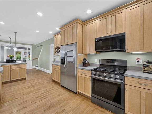 4th image of 21 Willow St