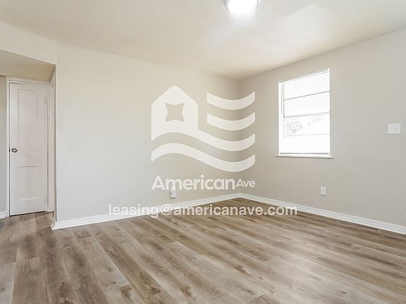 1624096_002_living_room_12790130.jpg