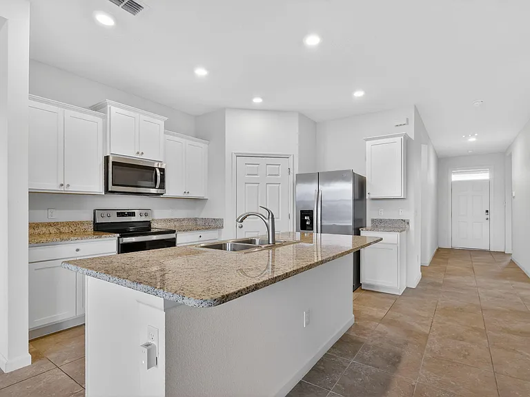10552 SW Toren Way — Photo 3