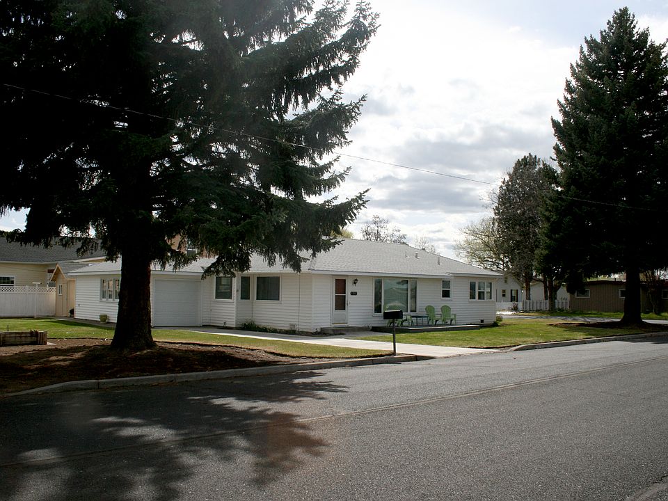 1st image of 1202 NE Sunrise St
