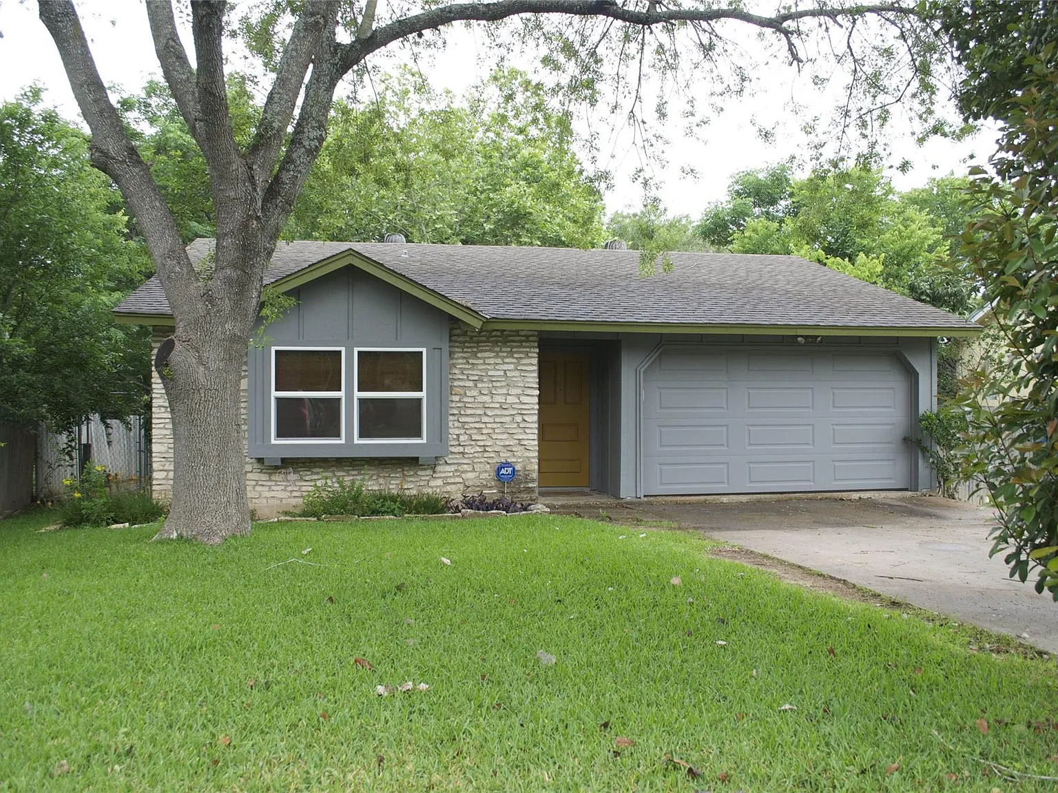 2 bed, 1.0 bath, 872 sqft, $1,775 — Photo 1