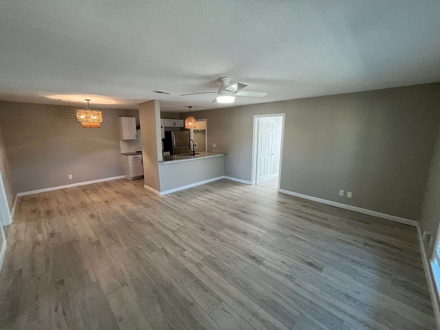 3 bed, 1195 sqft, $2,125 — Photo 4