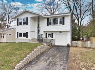 29 Northway Ct, Saratoga Springs, NY 12866