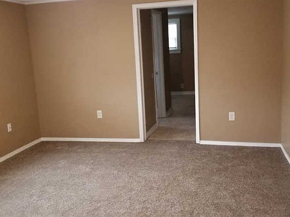 4th image of 118 E Berry Ave