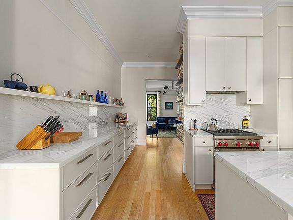 5th image of 740 Union St #1