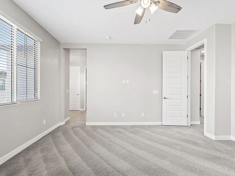 1154 E Thompson Way — Photo 28
