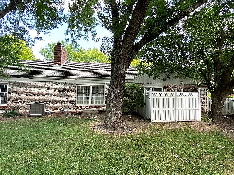 2nd image of 11 Pawnee Dr