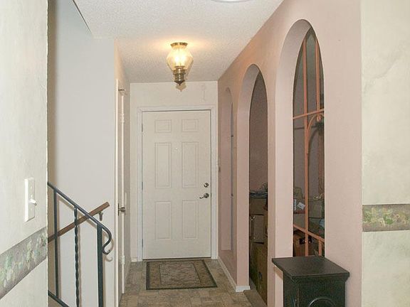 3rd image of 3528 Yosemite Dr NE