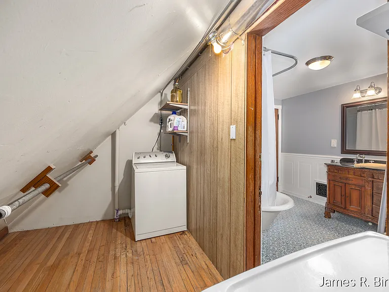 529 Avery St — Photo 15