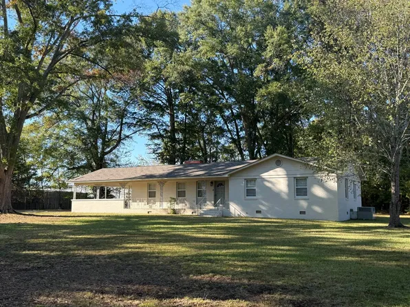 611 Pine St NW, Hartselle, AL 35640