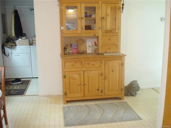 4th image of 1028 Monica Pl
