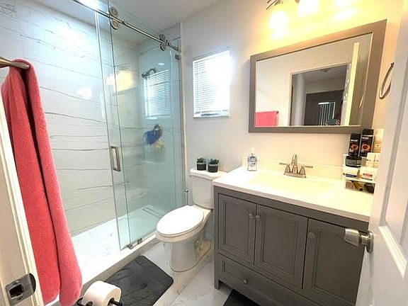 3rd image of 3080 Lakeshore Dr #3080