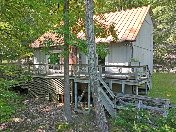 1227 Pocono Mountain Lake Dr, Bushkill, PA 18324