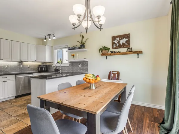 1385 Orchard Dr, Kelowna, BC V1Y 3V1