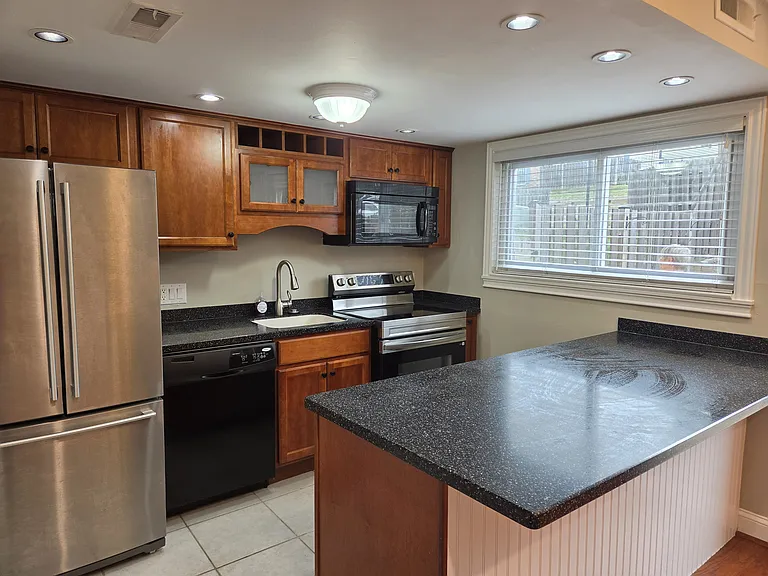 122 Wellington Ter #10A — Photo 8