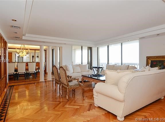 Turnberry Isle #20J Living Room.