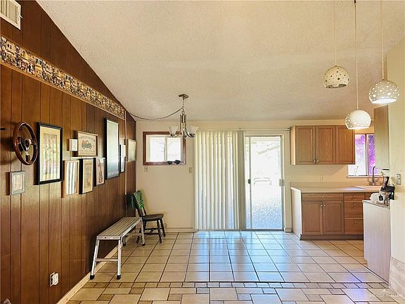 3rd image of 1021 S 4th Ave