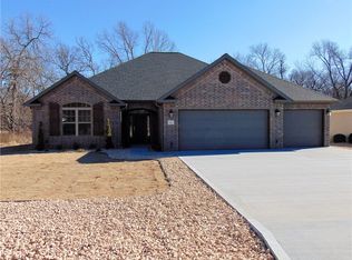60 Magrath Dr, Bella Vista, AR 72715