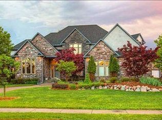 9153 NW 73rd St, Johnston, IA 50131
