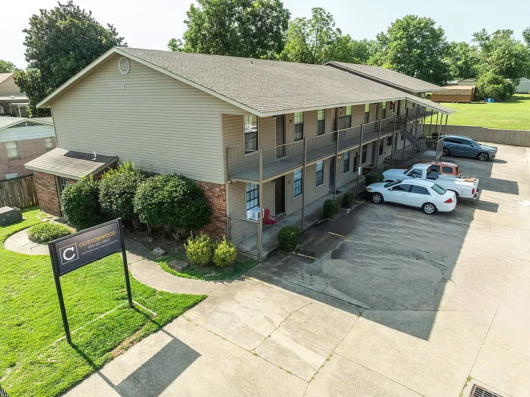 The Cottonwood: 1 & 2 Bedroom Apartments — Photo 11