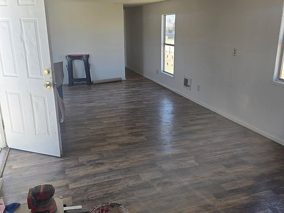 4th image of 901 Piersall Ave