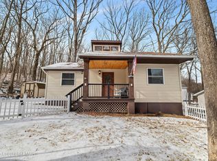 125 Lakeview Dr, Dingmans Ferry, PA 18328