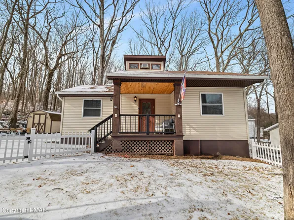 125 Lakeview Dr, Dingmans Ferry, PA 18328