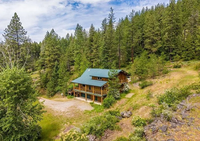 5 bed, 2835 sqft, $3,200 — Photo 3