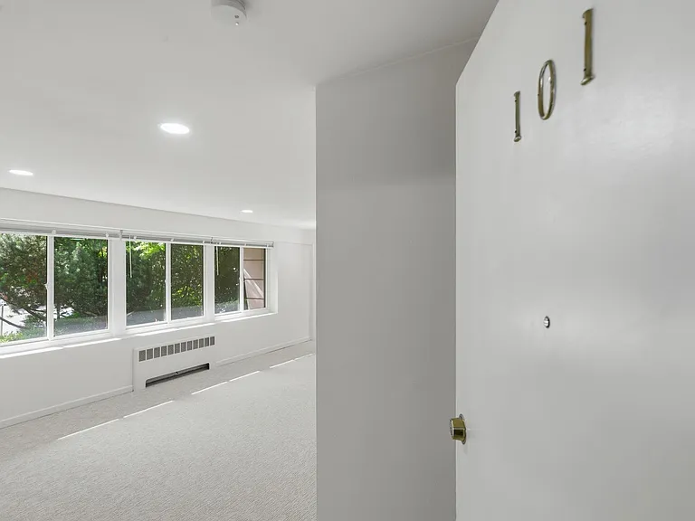 The Highland Arms Apartments — Photo 3