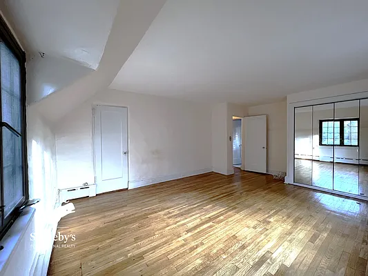 Rented by Daniel Gale Sotheby's International Realty | media 20