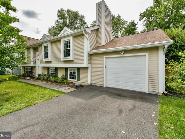 22181 Stablehouse Dr, Sterling, VA 20164