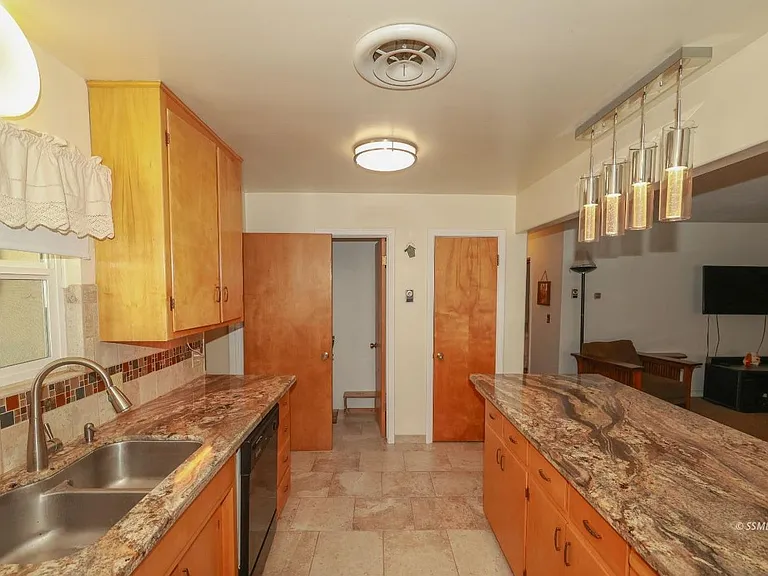 8212 Rocky Hill Rd — Photo 4