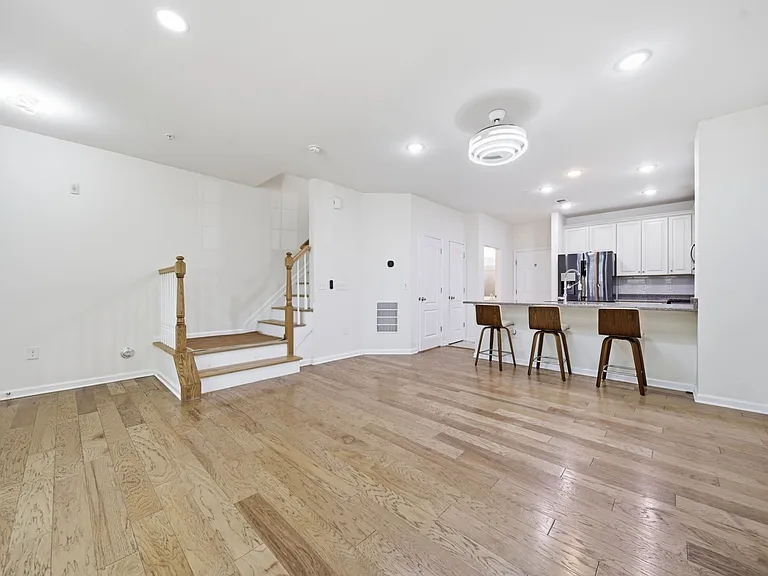 128 Wesmont Dr — Photo 16