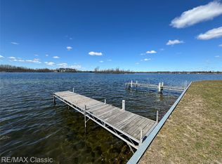 3482 Ponemah Dr, Fenton, MI 48430