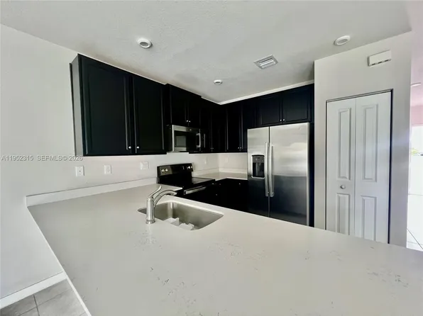 1045 NW 4th Ter #1045, Homestead, FL 33034