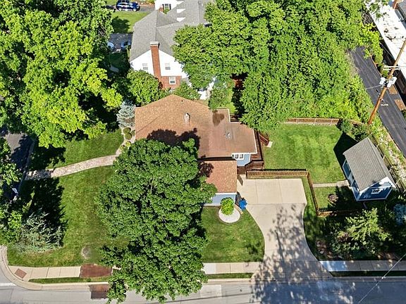 4th image of 895 Brookside Dr