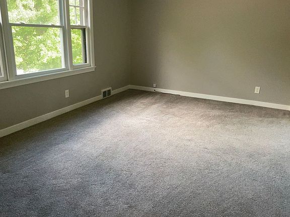 5th image of 183 Hamilton Dr