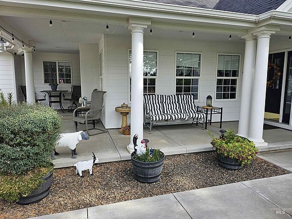 4th image of 400 E Chavel Dr