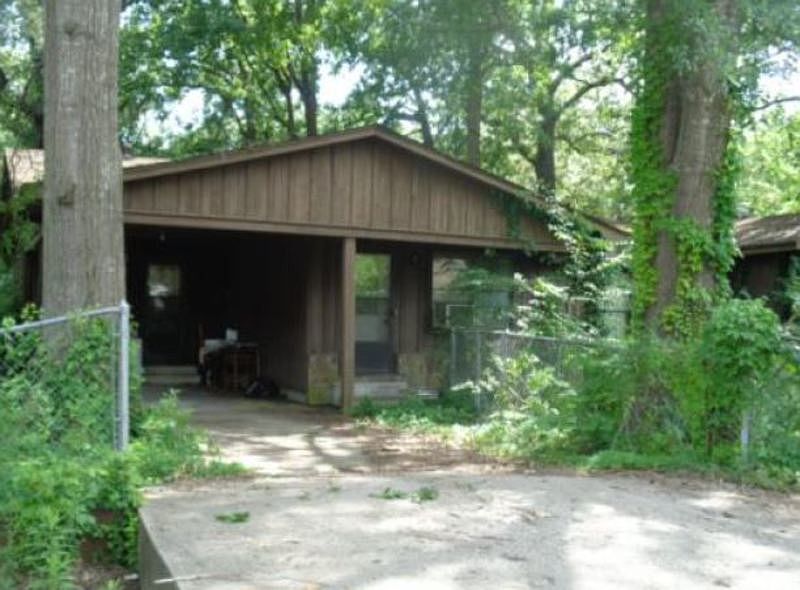 2nd image of 205 Pleasant Ln