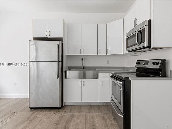 5th image of 402 NW 12th Ave APT 207