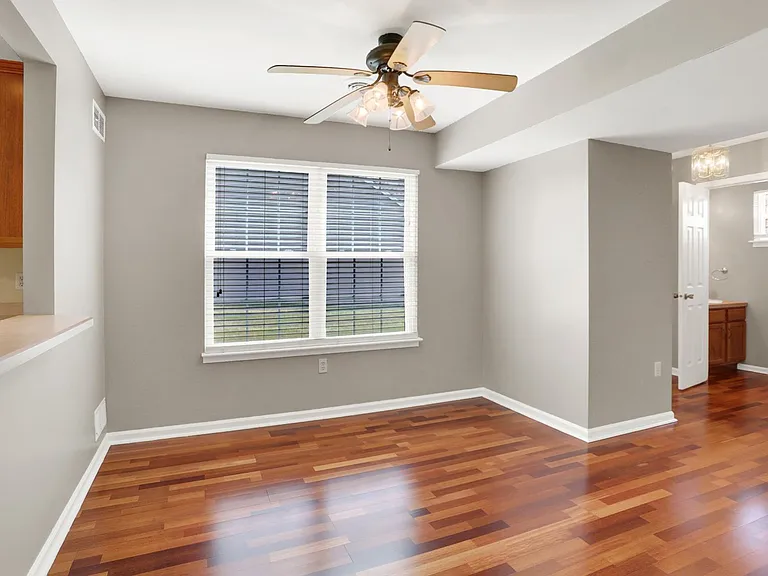 1556 Macintosh Way — Photo 6