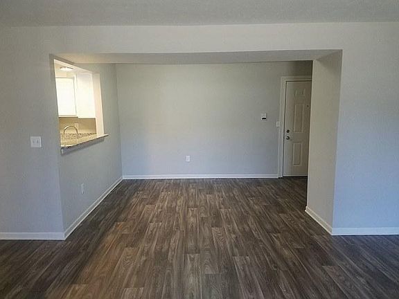 3rd image of 3143 Plaza Dr NE APT 4