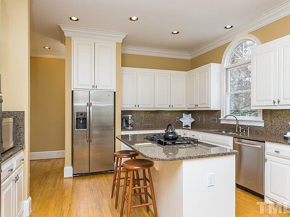3rd image of 204 Sierra Dr